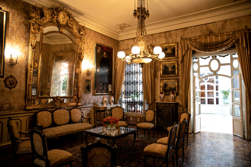 Casa Aliaga